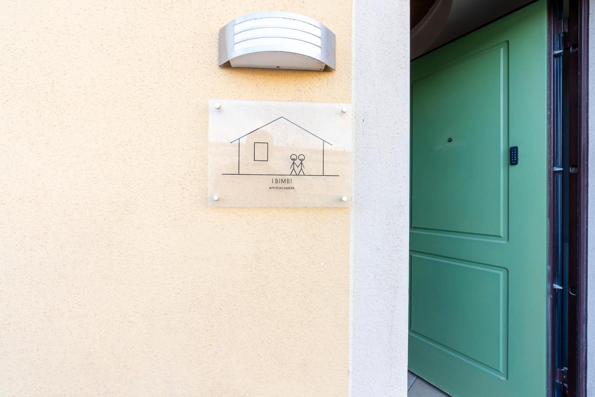I Bimbi Apartments Livorno Bagian luar foto